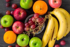 fruits frais mélangés pour une alimentation et un régime sains photo