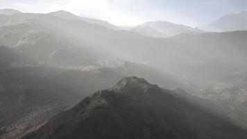 paysage vue panoramique désert avec montagnes rocheuses photo