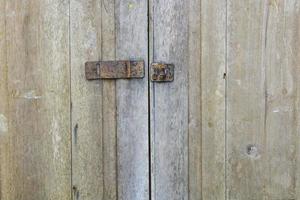 vieille porte de maison en bois classique photo