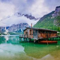 péniche dans les alpes photo