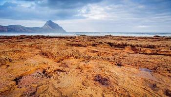 beau paysage de mer à la plage de l'océan photo