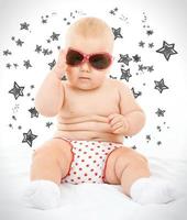 enfant avec des lunettes photo