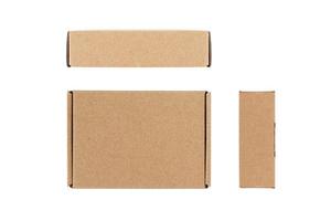 vue de dessus, de face et de côté de la boîte en carton isolée sur fond blanc avec un tracé de détourage.