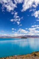 vue panoramique sur le lac coloré tekapo