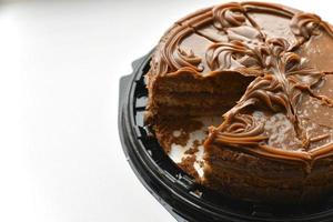 délicieux gâteau au miel haché avec du lait concentré bouilli photo