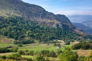 vallée dans le parc national de snowdonia photo