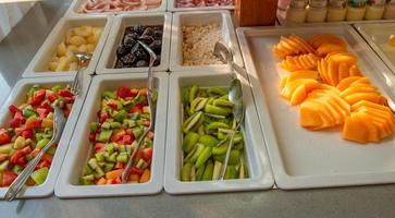 table de buffet pour le petit déjeuner photo