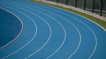 voies sur la piste d'athlétisme photo