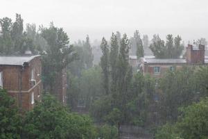 la grosse pluie sur la maison photo