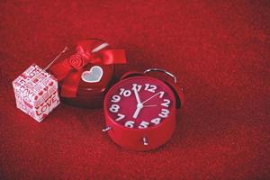 image de fond rouge et concept de la saint-valentin boîte cadeau photo