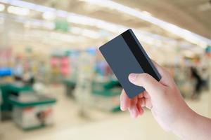 acheter avec une carte de crédit au supermarché photo