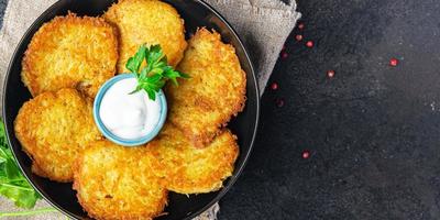 galette de pommes de terre pommes de terre rissolées légumes draniki beignets photo