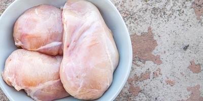poitrine de poulet crue volaille fraîche viande portion fraîche photo