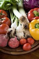 une sélection de légumes frais bio photo