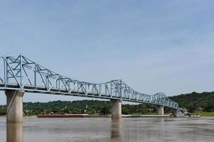 milton-madison bridge sur la rivière ohio entre kentucky et indiana photo