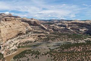 la beauté pittoresque du Colorado. la rivière yampa dans le monument national des dinosaures photo