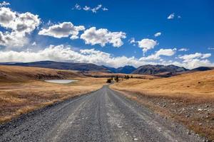 route de gravier le long du lac tekapo photo