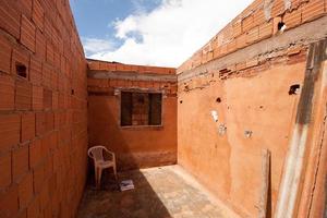 planaltina goias, brésil, 3-13-22-maison en cours de reconstruction et de rénovation photo