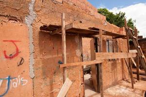 planaltina goias, brésil, 3-13-22-maison en cours de reconstruction et de rénovation photo