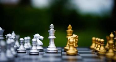 échecs, jeux de société pour concepts et concours, et stratégies pour des idées de réussite commerciale photo
