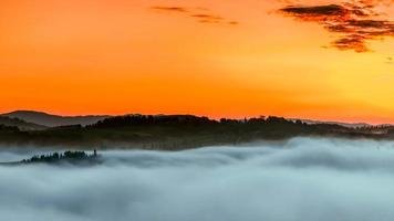 lever de soleil sur le val d'orcia photo