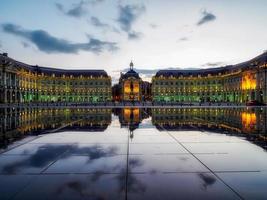 Bordeaux, France, 2016. miroir d'eau à la place de la bourse à bordeaux photo