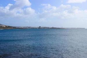 Plage de Lanzarote sur l'île espagnole des Canaries photo