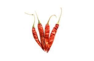 Piments rouges secs sur fond blanc photo