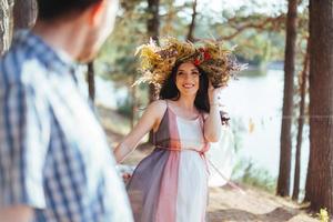 portrait fille avec une couronne sur la tête photo