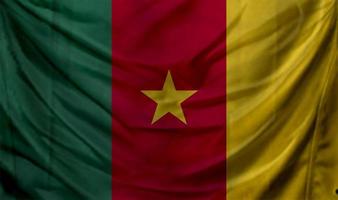 drapeau camerounais agitant. arrière-plan pour la conception patriotique et nationale photo