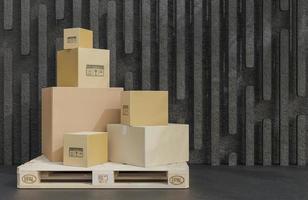 tas de boîtes en carton pour la livraison de marchandises sur palette en bois, colis sur fond de pierre noire., modèle 3d et illustration. photo