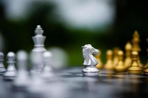 échecs, jeux de société pour concepts et concours, et stratégies pour des idées de réussite commerciale photo