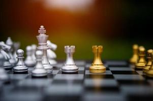 échecs, jeux de société pour concepts et concours, et stratégies pour des idées de réussite commerciale photo