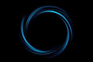 trou noir abstrait avec cercle bleu clair sur fond noir photo