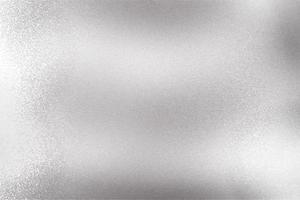 mur métallique argenté brillant avec surface rayée, fond de texture abstraite photo