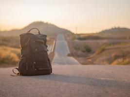 sac vintage sur route photo