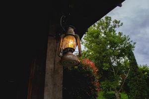 lampe vintage et nature photo