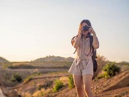 femme sur la route photo