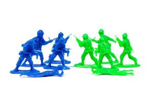 petits soldats miniatures pour attaquer l'ennemi photo