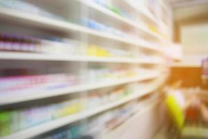 Étagères des magasins de pharmacie avec motion blur photo