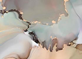 peinture d'art fluide abstraite de luxe naturel dans la technique de l'encre à l'alcool. des courants de teintes translucides, des tourbillons métalliques serpentant et des pulvérisations mousseuses de forme colorée. photo