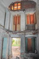 vue de l'intérieur de la maison pendant les travaux de rénovation photo