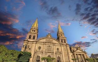 monument cathédrale centrale de guadalajara cathédrale de l'assomption de notre-dame dans le centre-ville historique photo