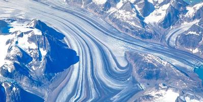 vue aérienne des glaciers et des icebergs pittoresques du groenland photo