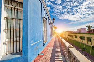 mexique, mazatlan, rues colorées de la vieille ville dans le centre-ville historique photo