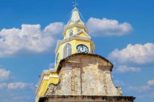 célèbre ville coloniale fortifiée de cartagena, cuidad amurrallada, et ses bâtiments colorés dans le centre-ville historique, site classé au patrimoine mondial de l'unesco photo