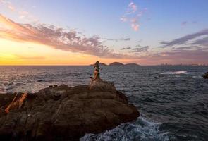 célèbre promenade maritime de mazatlan, el malecon, avec des belvédères sur l'océan et des paysages pittoresques photo