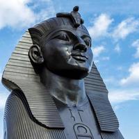 Londres, Royaume-Uni, 2019. Le sphinx sur le quai à Londres le 11 mars 2019 photo