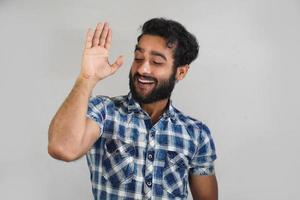 un homme qui danse lentement et heureux photo