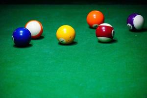 table de billard et boule dans un club house photo stock